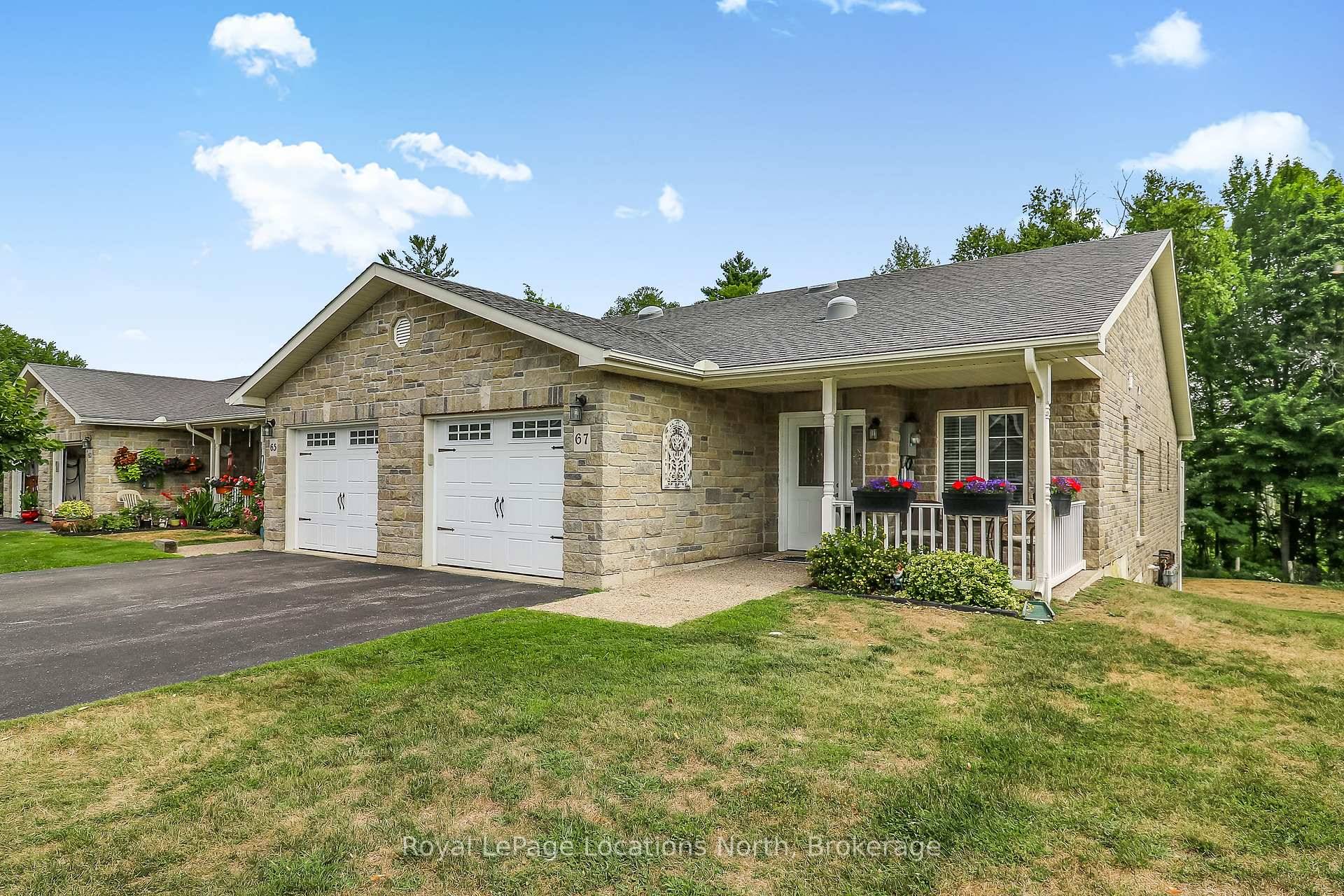 Rare find ! END UNIT WITH A FULL FINISHED BASEMENT WITH WALK OUT, backing on to Environment protected land.