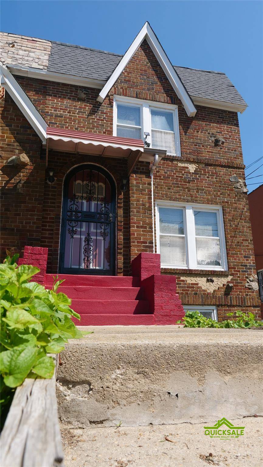 1 st Accepted Offer. Welcome to 204 03 Murdock Avenue, a beautifully maintained semi detached brick home located on a quiet, tree lined street in the heart of St.