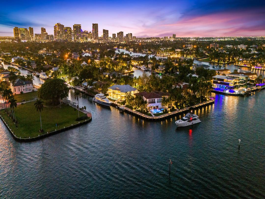 PANORAMIC VIEWS OF INTRACOASTAL WATERWAY !