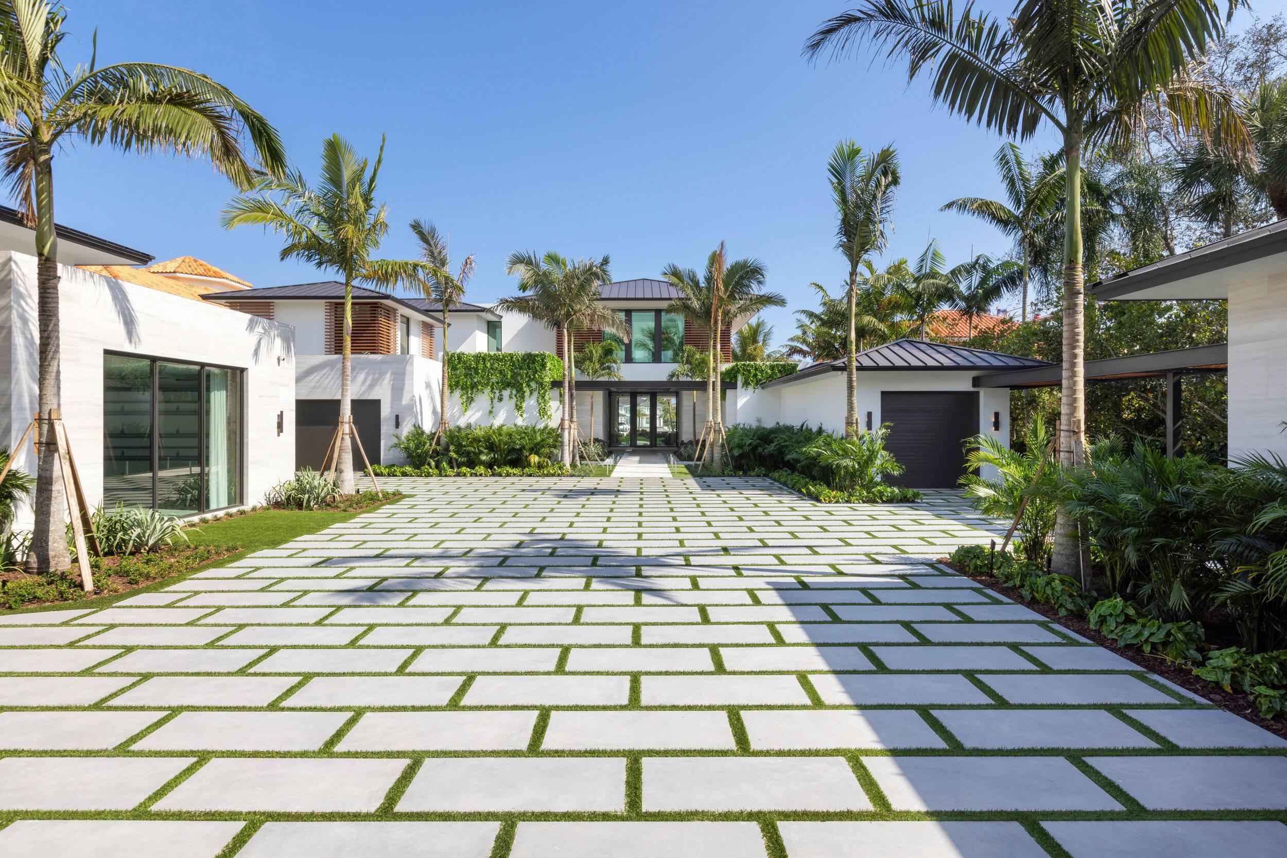 Oro is a turn key, contemporary waterfront masterpiece in a private Palm Beach Gardens community, featuring four stately residences and a tennis court.