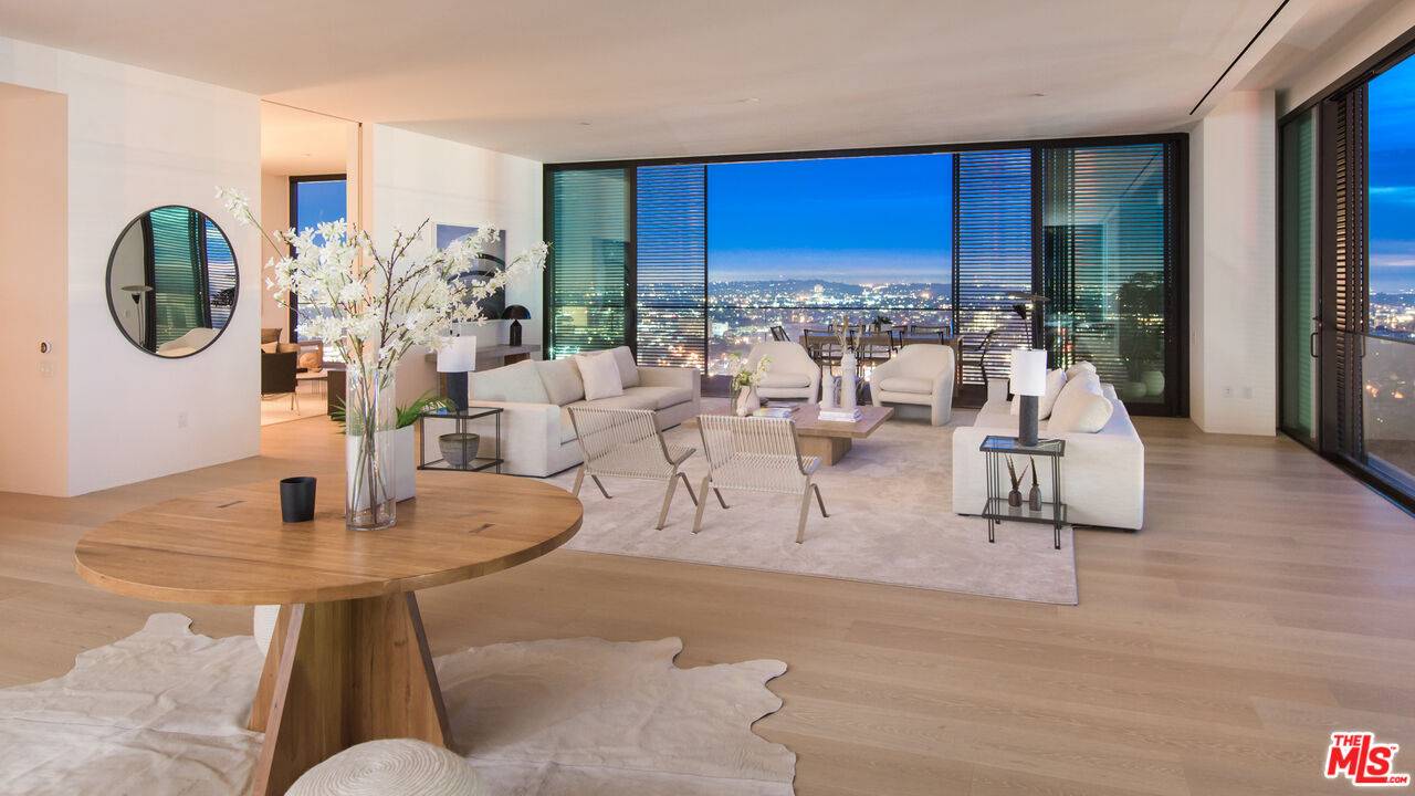 9040  W Sunset Blvd 4BR Sunset Strip La