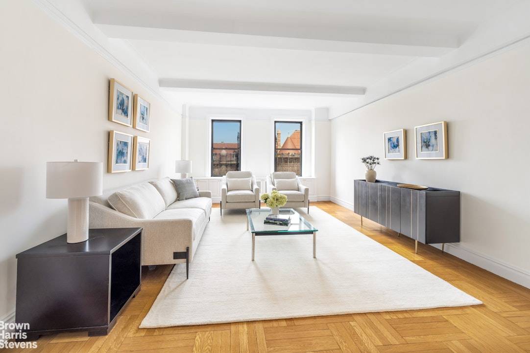 Stunning protected views of the iconic Museum of Natural History and beautiful planted gardens greet you upon entering this gracious home on one of the most beautiful and tranquil tree ...