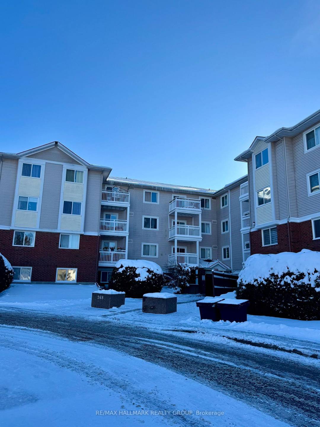 Welcome home ! Discover the perfect blend of comfort and convenience in this beautifully updated two bedroom condo, ideally situated in a family friendly and centrally located neighbourhood.