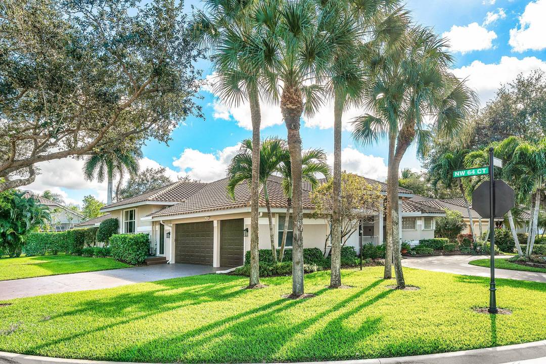 SPACIOUS amp ; quiet, this single owner 4 bed, 3.