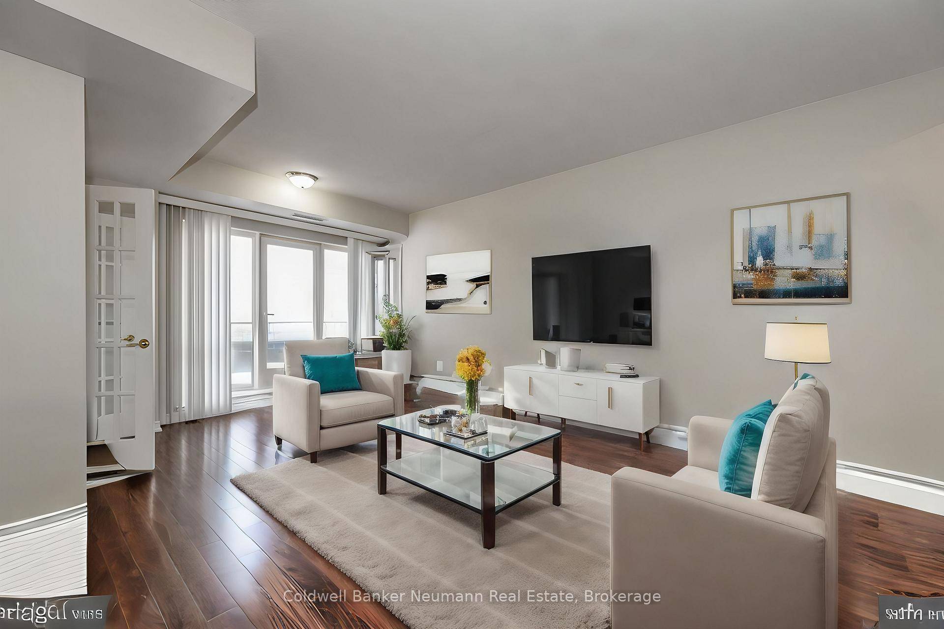 Welcome to Oakridge Heights nestled right in the heart of Oakville, just a few minutes from Highway 403 and the Oakville GO transit terminal.