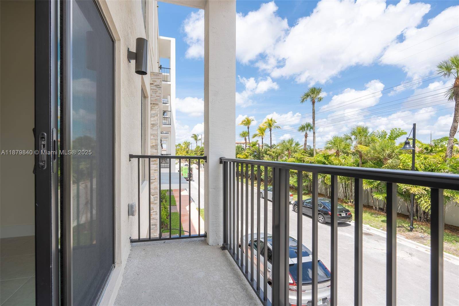 Live in the heart of Downtown Doral !