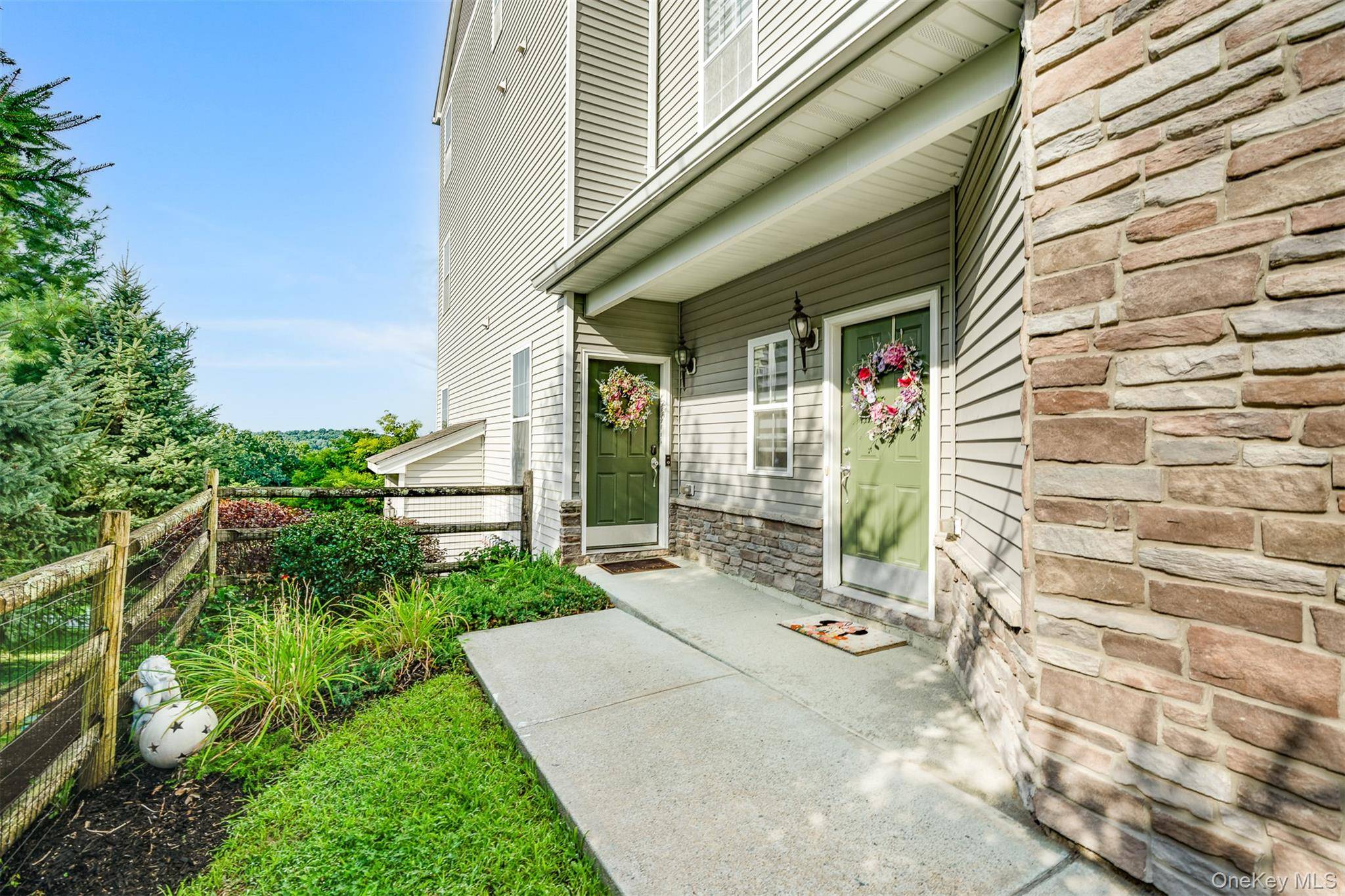Welcome home to this gorgeous end unit, townhouse style condo, with an open floor plan.