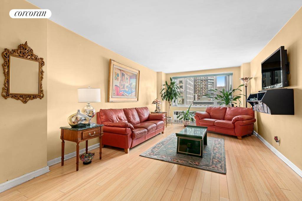 Welcome to a quiet and peaceful 8th floor home with open City views.