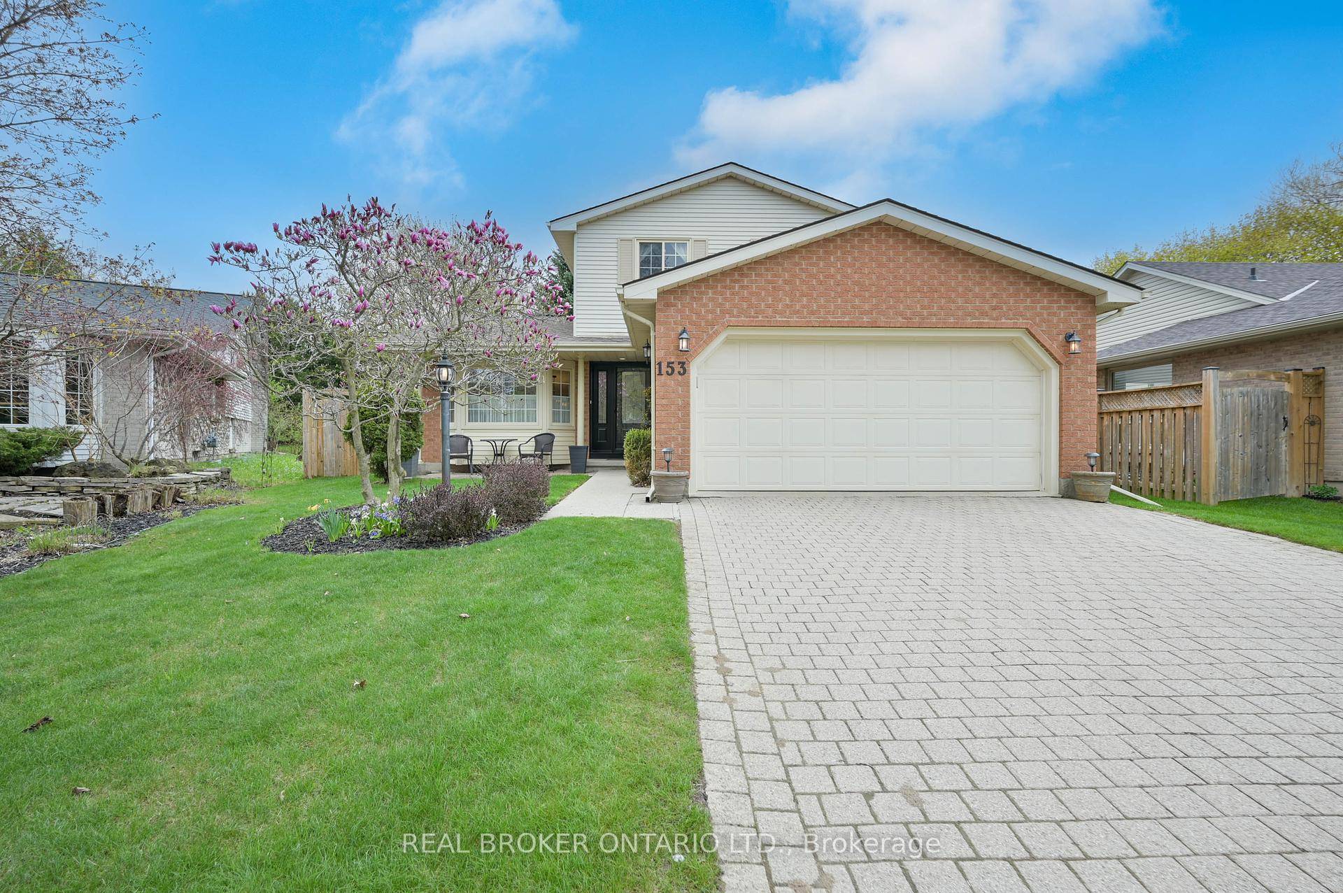 Tucked away in a quiet cul de sac in one of Waterloos most established family neighbourhoods, this home makes a welcoming first impression before you even step inside.
