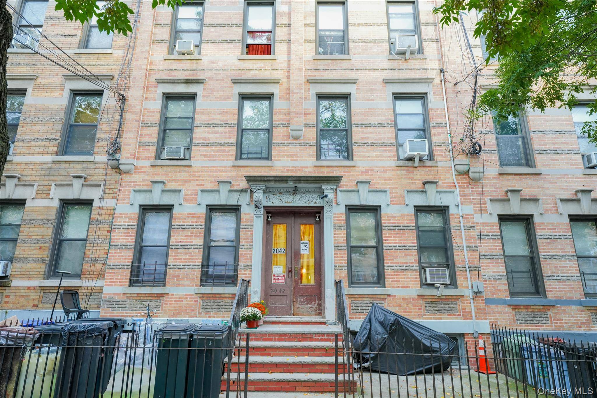 Solid 6 Family in Prime Ridgewood, NY.
