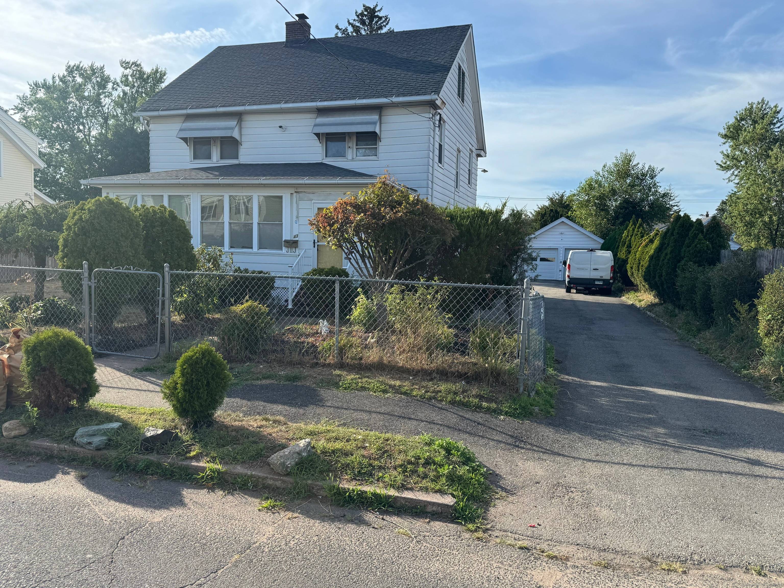 ELEGANT AND SPACIOUS HOME WITH OVERSIZED LOT POSSIBLE POTENTIAL FOR EXPANSION.