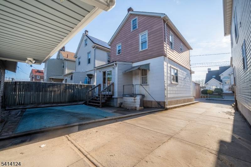 Charming single family home in the heart of Perth Amboy offering approximately 1, 110 sq ft of living space on a 2, 970 sq ft lot.