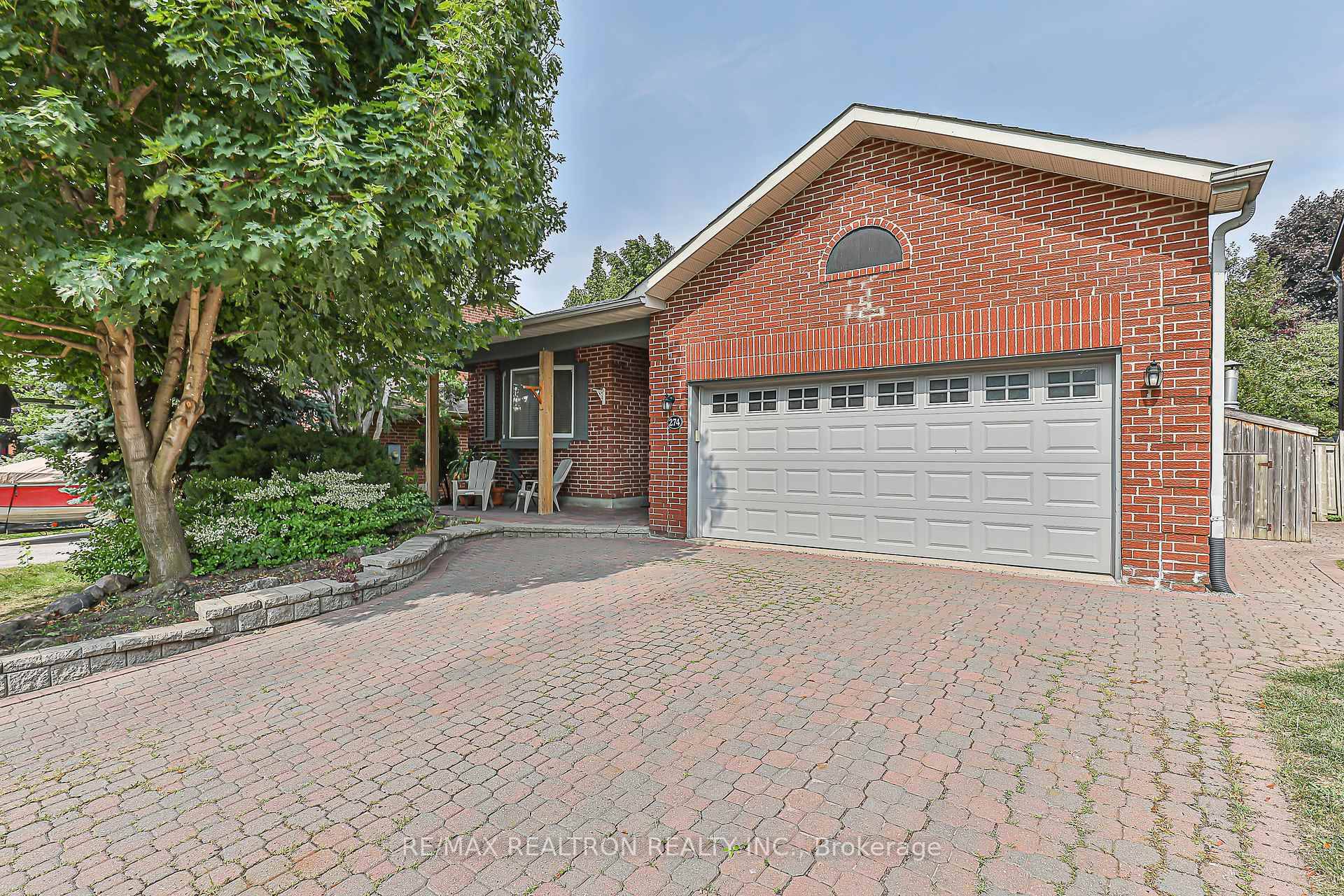 Welcome to this charming double garage detached home on a premium 50 foot lot, ideally located in one of Newmarkets most family friendly neighborhoods just minutes from parks, Costco, Walmart, ...