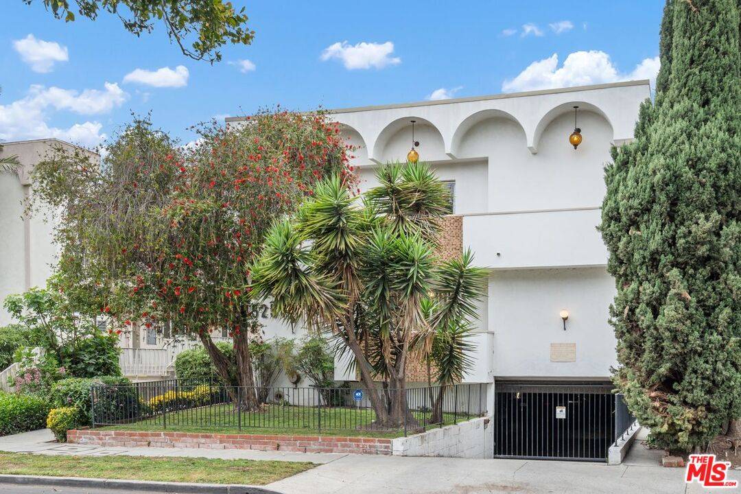525 N Hayworth Ave 10.0 Beverly Grove LA