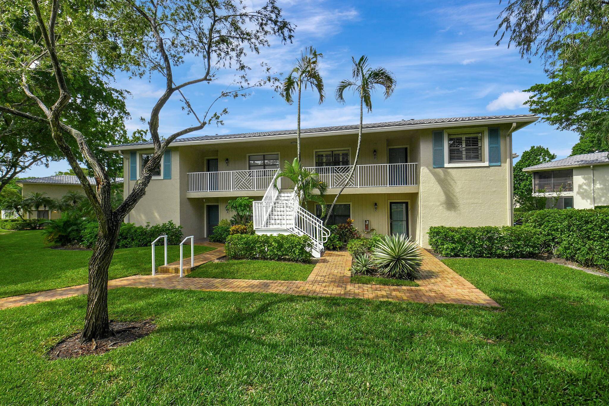 This absolutely beautiful 3 bedroom convertible, 2 bath condo offers a flexible layout that can be easily converted into a 3 bedroom space.