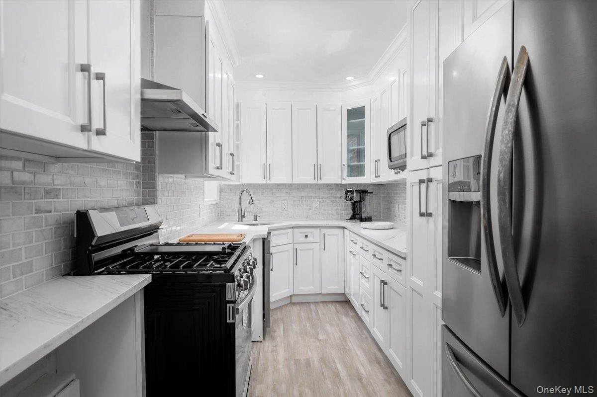 Modern Bronxville Living Fully Renovated 2BR 2BA with Balcony in The Devonshire Co op Discover modern living in this beautifully renovated 2 bedroom, 2 bathroom apartment at The Devonshire Co ...