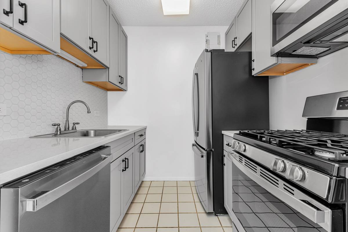 Welcome to the Summit Condominium, a luxury full service doorman building in the heart of Central Queens, Prime Rego Park location.