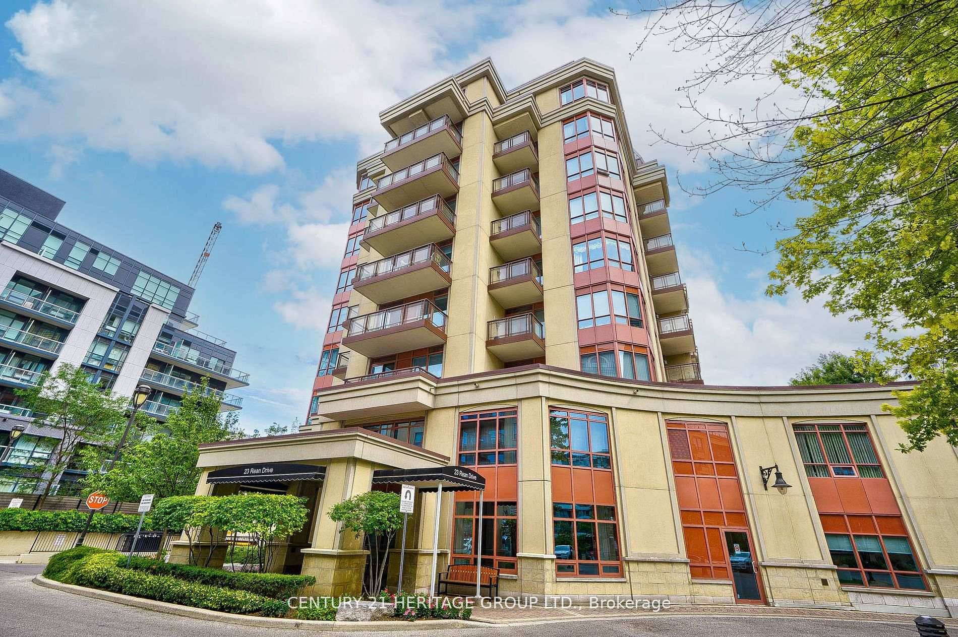 Luxurious Daniel's Bayview Condo, Excellent upscale corner unit 813 sq ft plus 2x50 sq ft balconies featuring 1 1 with a Den that can be used as a second bedroom, ...