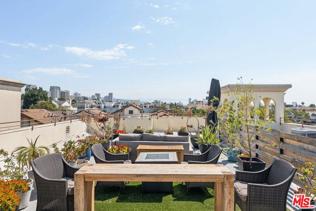 1540  S Bentley Ave 2BR La