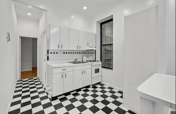 Available for early April !