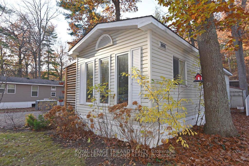 Lovely, updated 2 bedroom Northlander Venture mobile home in Oakridge Family Campground.