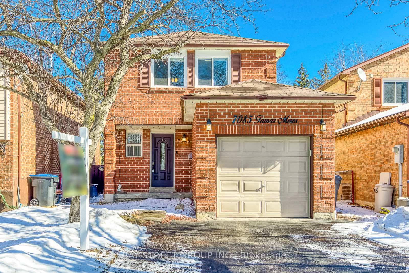 Client RemarksAbsolutely Beautiful Detached Home Located In Quiet And Tree Lined Pocket Of Meadowvale.
