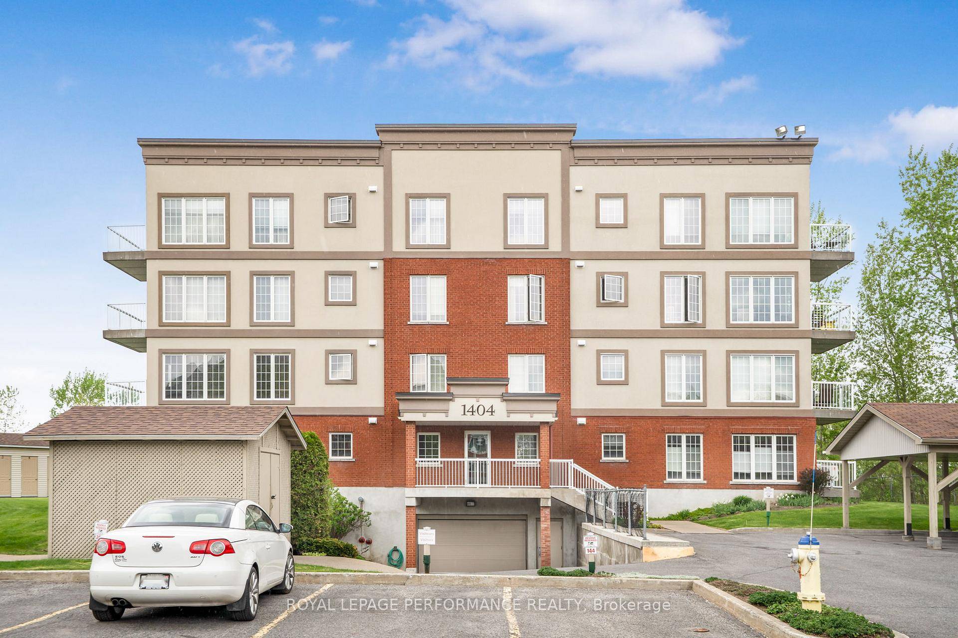 LUXURY CAREFREE LIVING. STUNNING 2 BEDROOM CONDO WITH MOUNTAIN amp ; GOLF COURSE VIEWS !