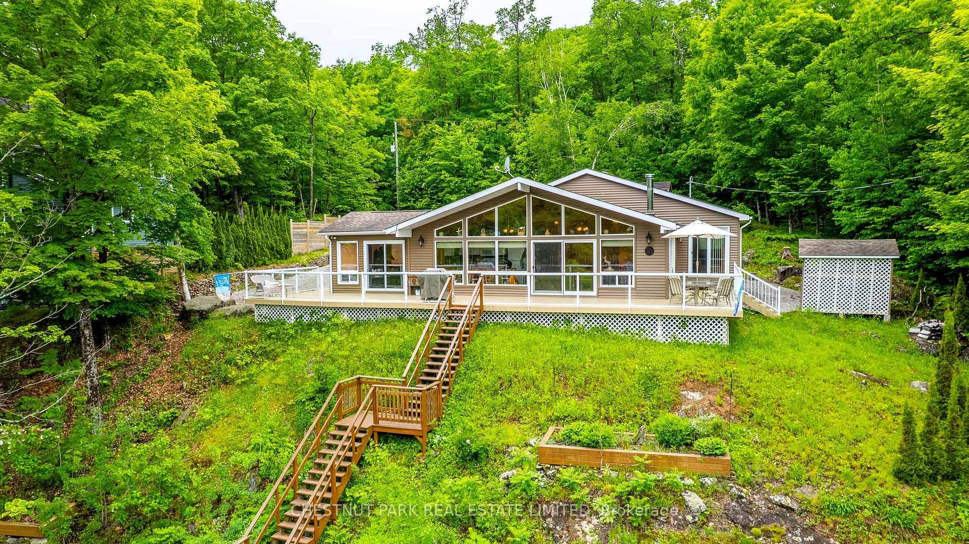 Create lasting family memories on beautiful Bob Lake in the heart of the Haliburton Highlands !