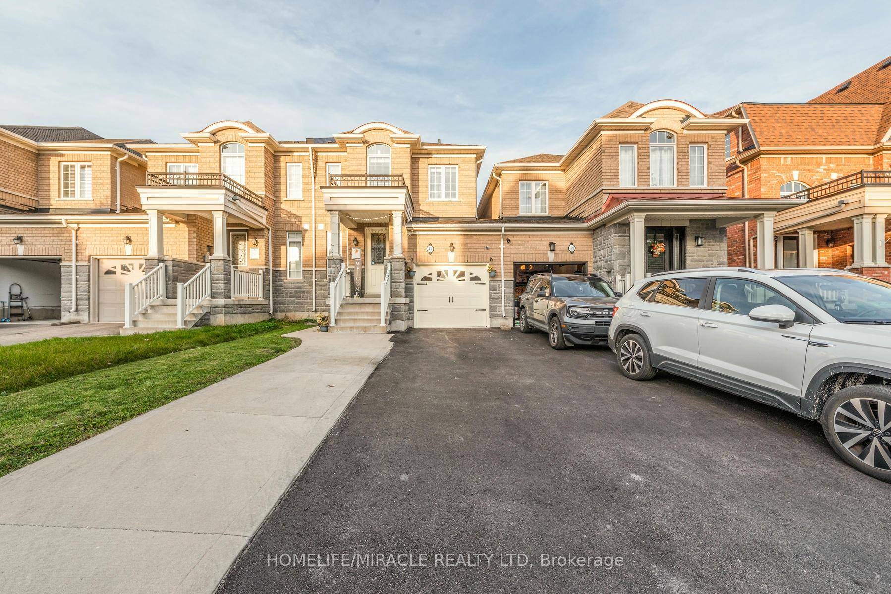 Stunning Modern 3 Bedroom Townhouse with Finished Basement and Rental Potential !