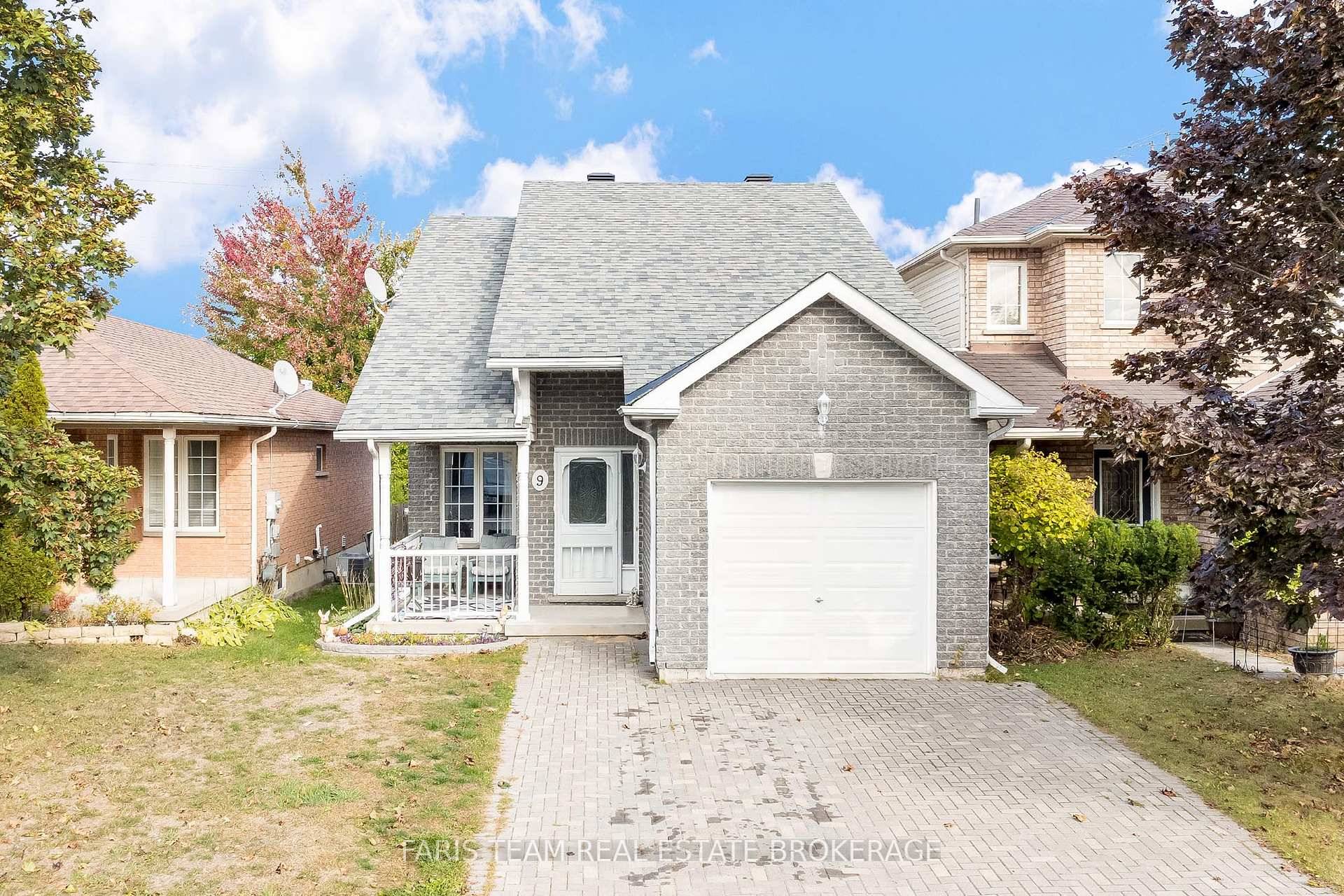 Top 5 Reasons You Will Love This Home 1 Placed in a welcoming, established neighbourhood, this home strikes the perfect balance, close to everyday conveniences for easy living, yet cozy ...
