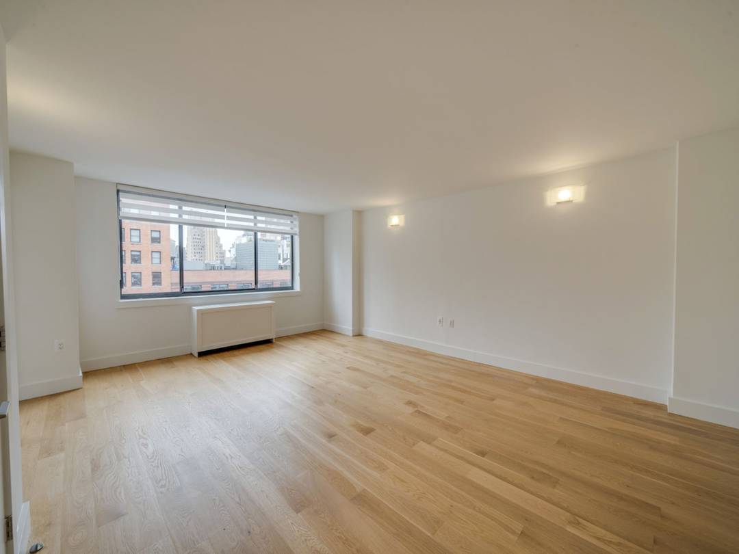 STUNNING ONE BEDROOM IN THE HEART OF CHELSEA !
