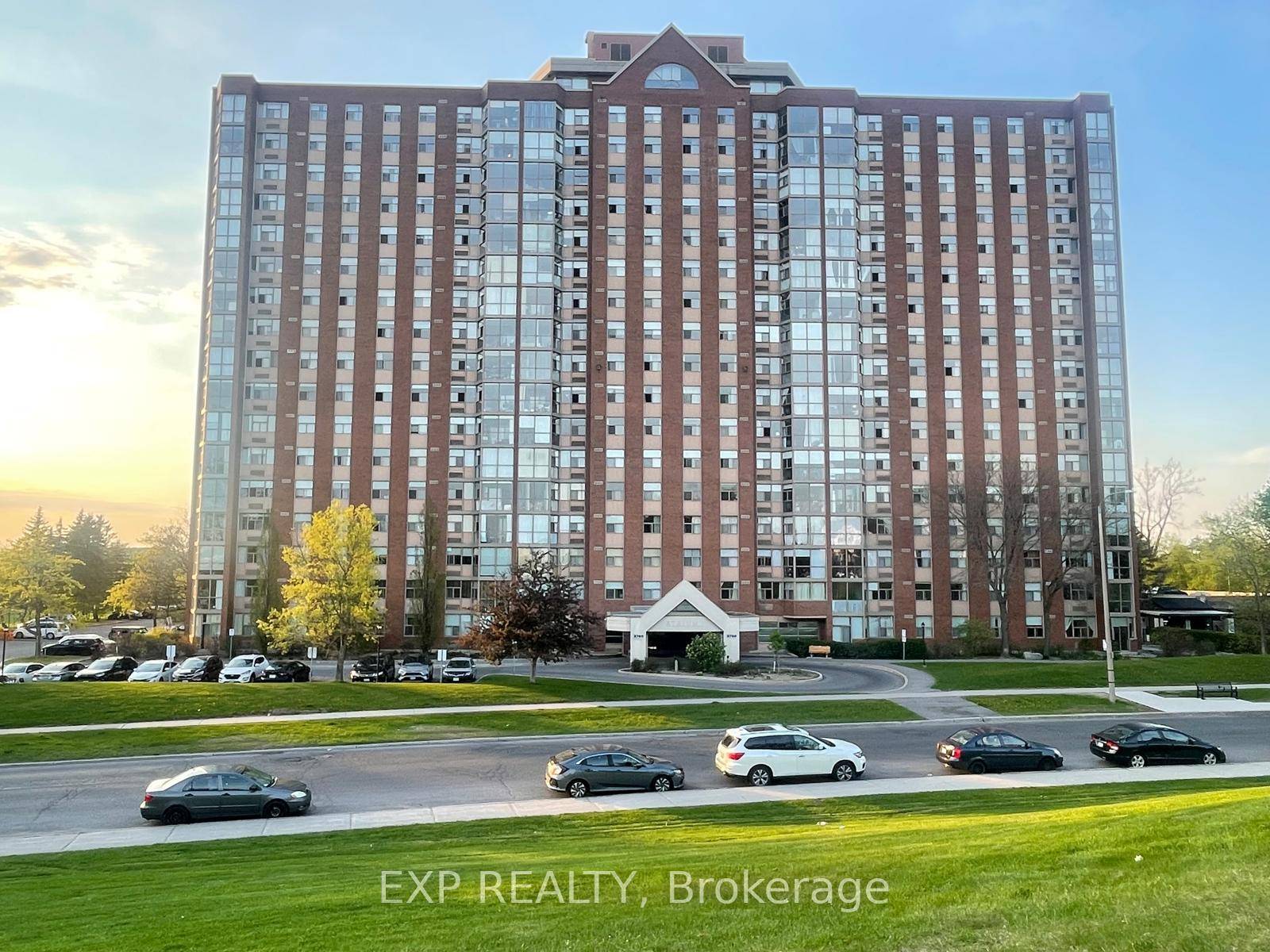 Fantastic Location ! This 2 bedroom, 2 bathroom apartment is located in a well established neighborhood.