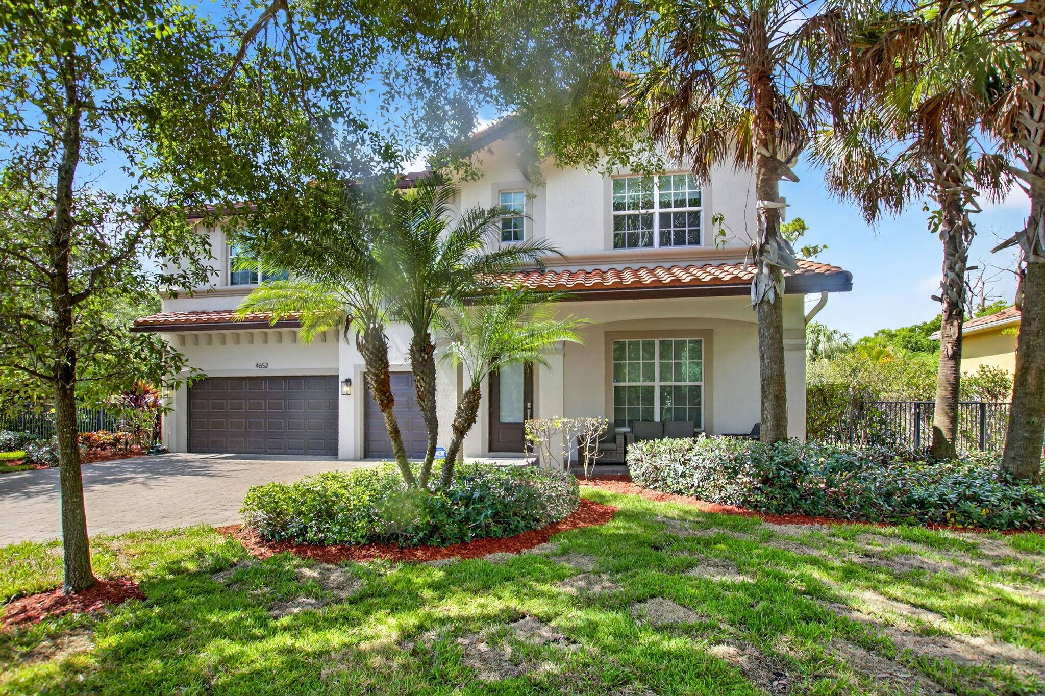 Magnificent Home for Sale in Rain Forest Estates Coconut CreekWelcome to this exquisite residence in the exclusive community of Rain Forest Estates, where luxury meets tranquility.