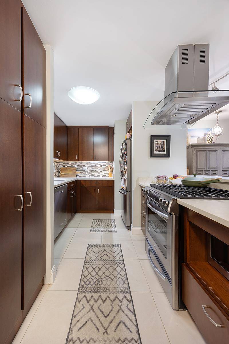 Welcome to this beautifully proportioned and quiet one bedroom home offering the perfect blend of space, comfort, and modern convenience in the heart of the Upper East Side.