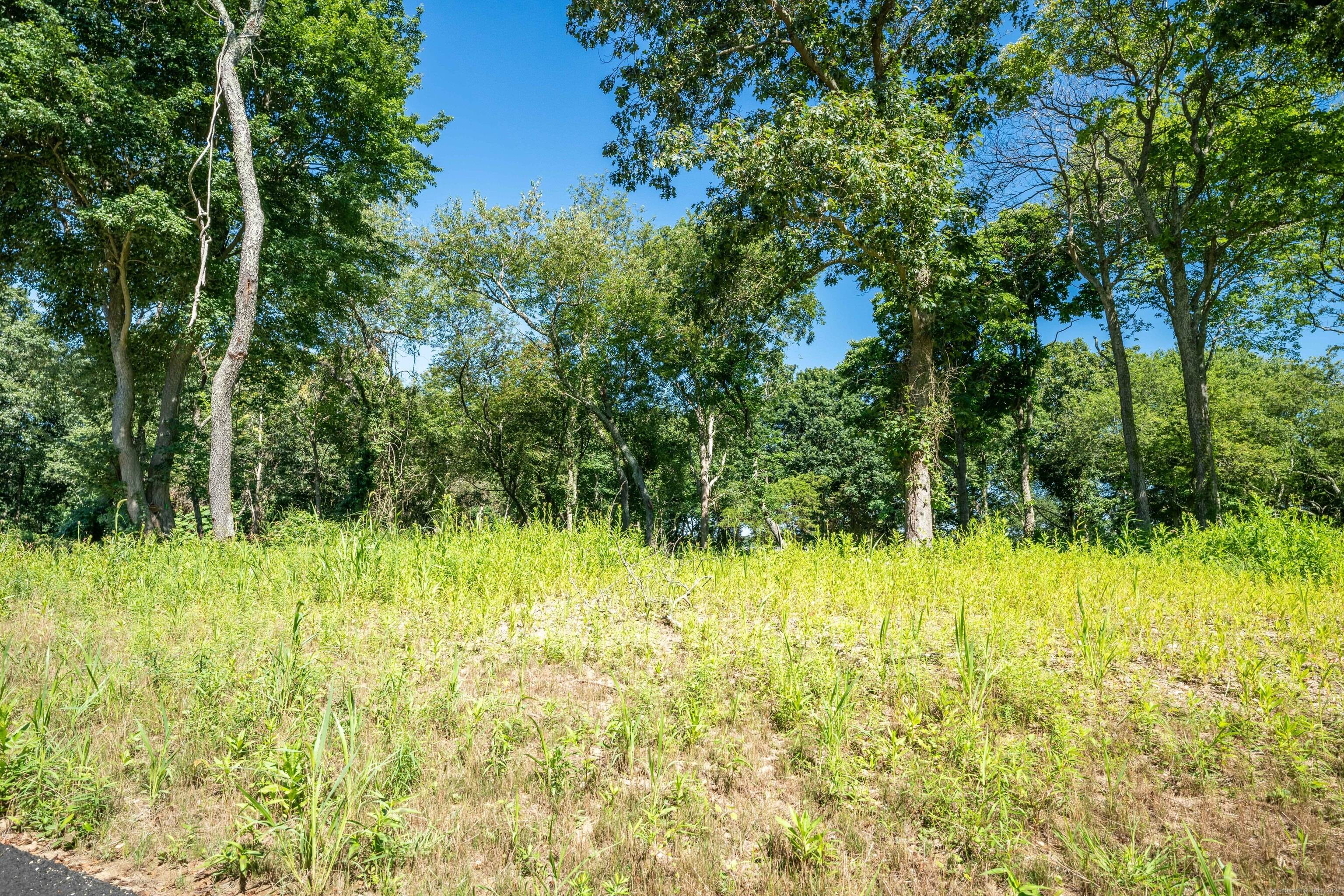 Perfectly situated between New York and Boston, Masons Estates offers an opportunity to own land in one of Mystic's most sought after coastal communities.