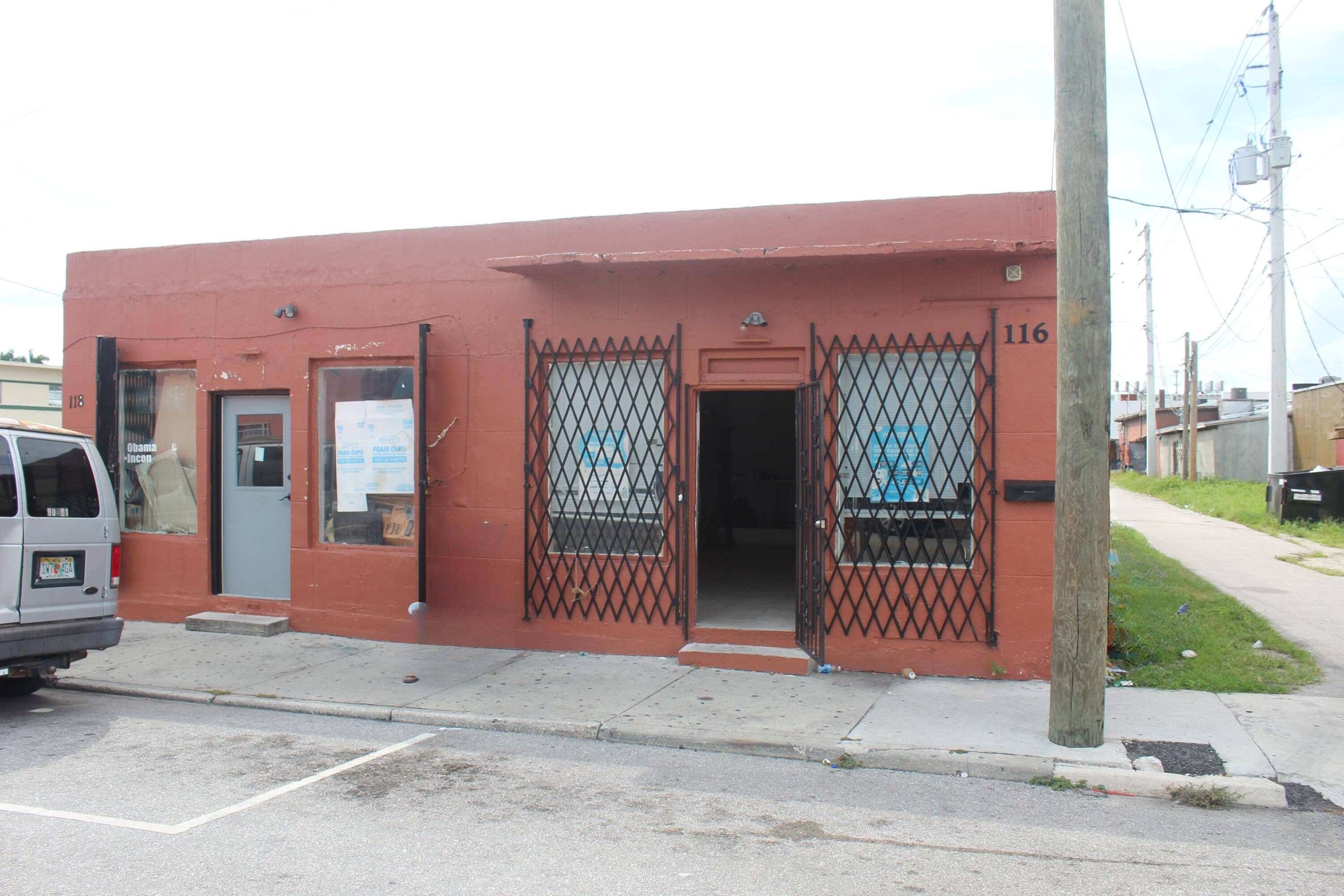 Looking for the perfect storefront in the heart of town ?