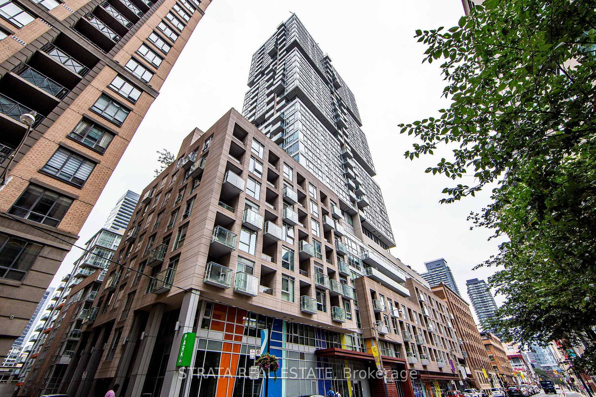 Live A Cosmopolitan Lifestyle At Studio Condominiums !