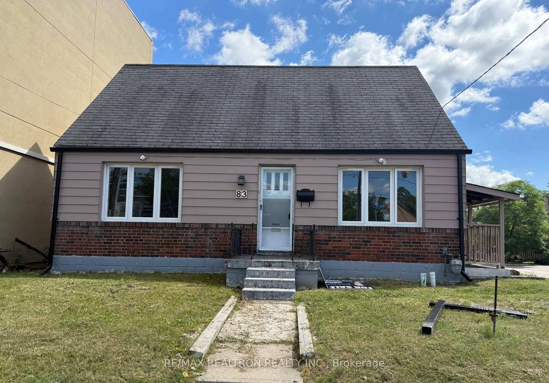 NEWLY RENOVATED Detached Property Bright And Open Concept !