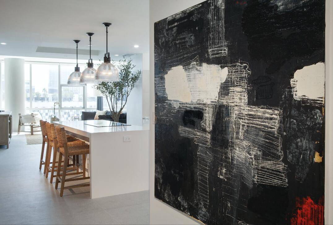 ELEVATE YOUR LIFE and live in absolute splendor at one of Miami's most iconic and sought after addresses, Paramount Miami Worldcenter.