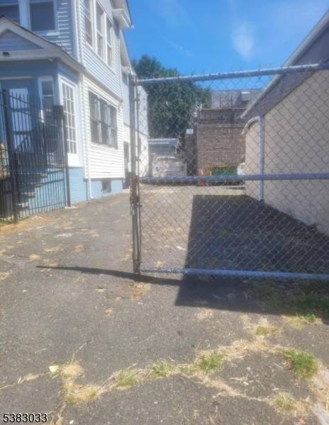 Mixed Use property in GREAT LOCATION !