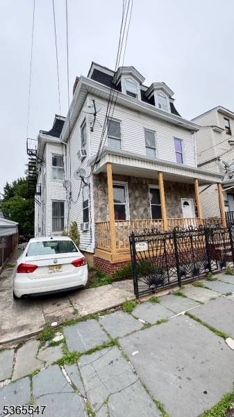 LEGAL 3 FAMILY 1ST AND 2ND FL 3 BEDROOMS 1 BATH.