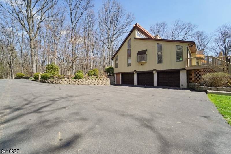 A winding, tree lined drive sets the tone for this exceptional contemporary retreat set on 5.