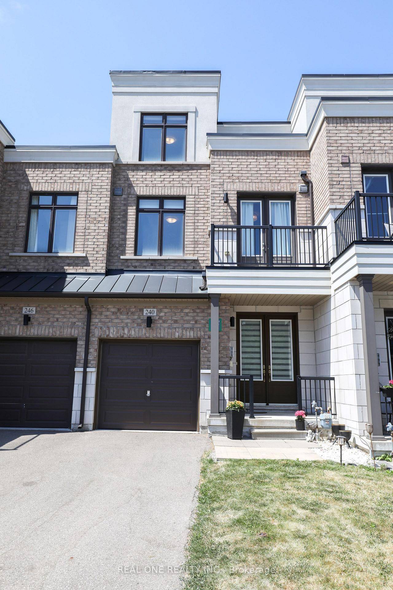 Ravine Lot ! Premium Townhouse with Rooftop Terrace No Sidewalk !