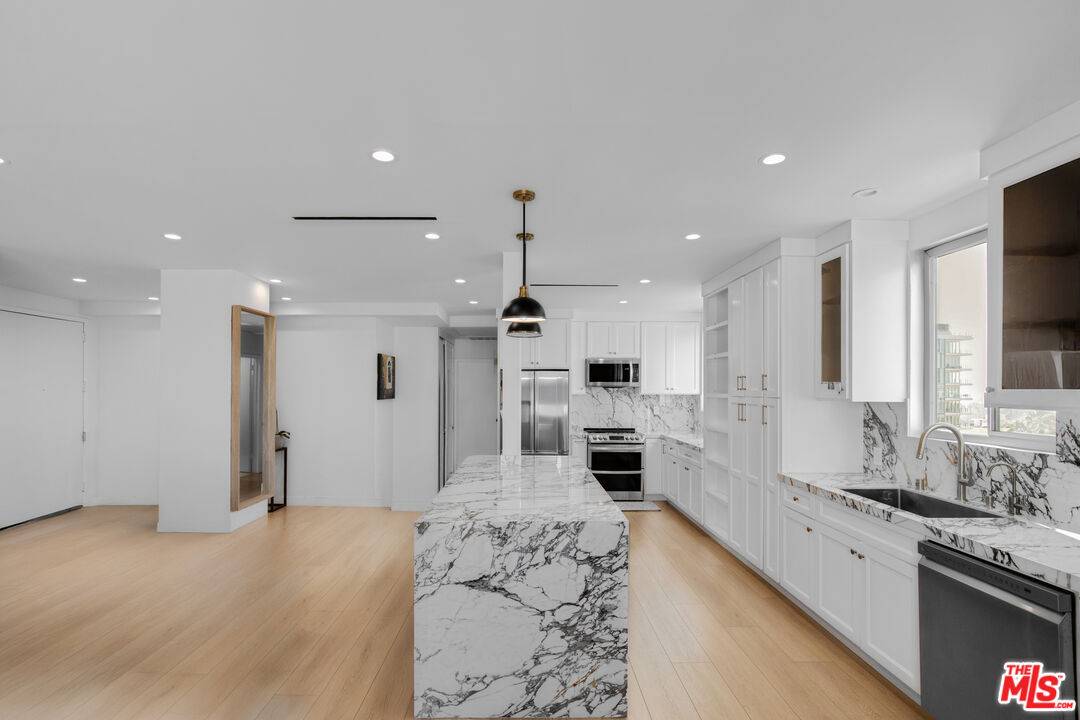 100 S Doheny Dr 2BR Beverly Grove La