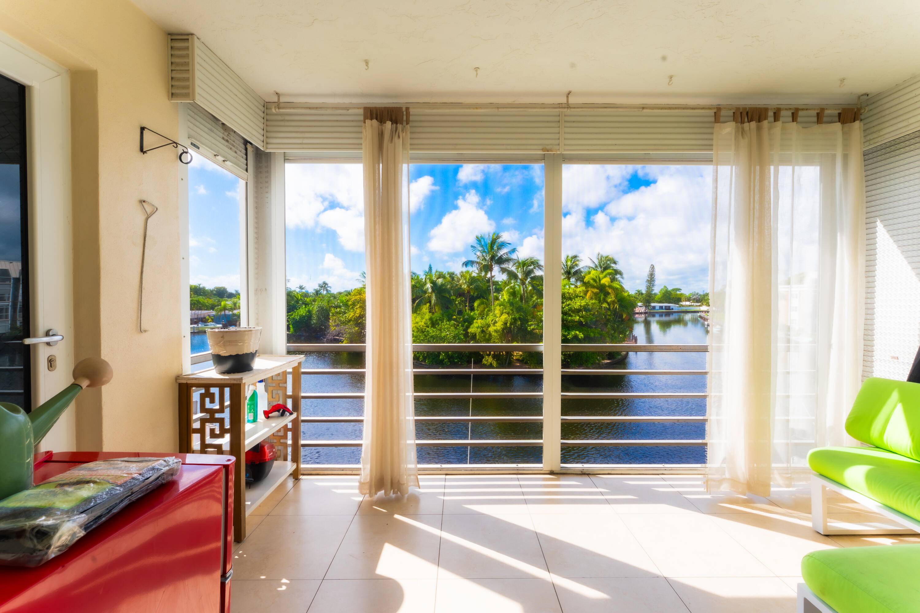 Welcome to this beautiful River Bend Condo !