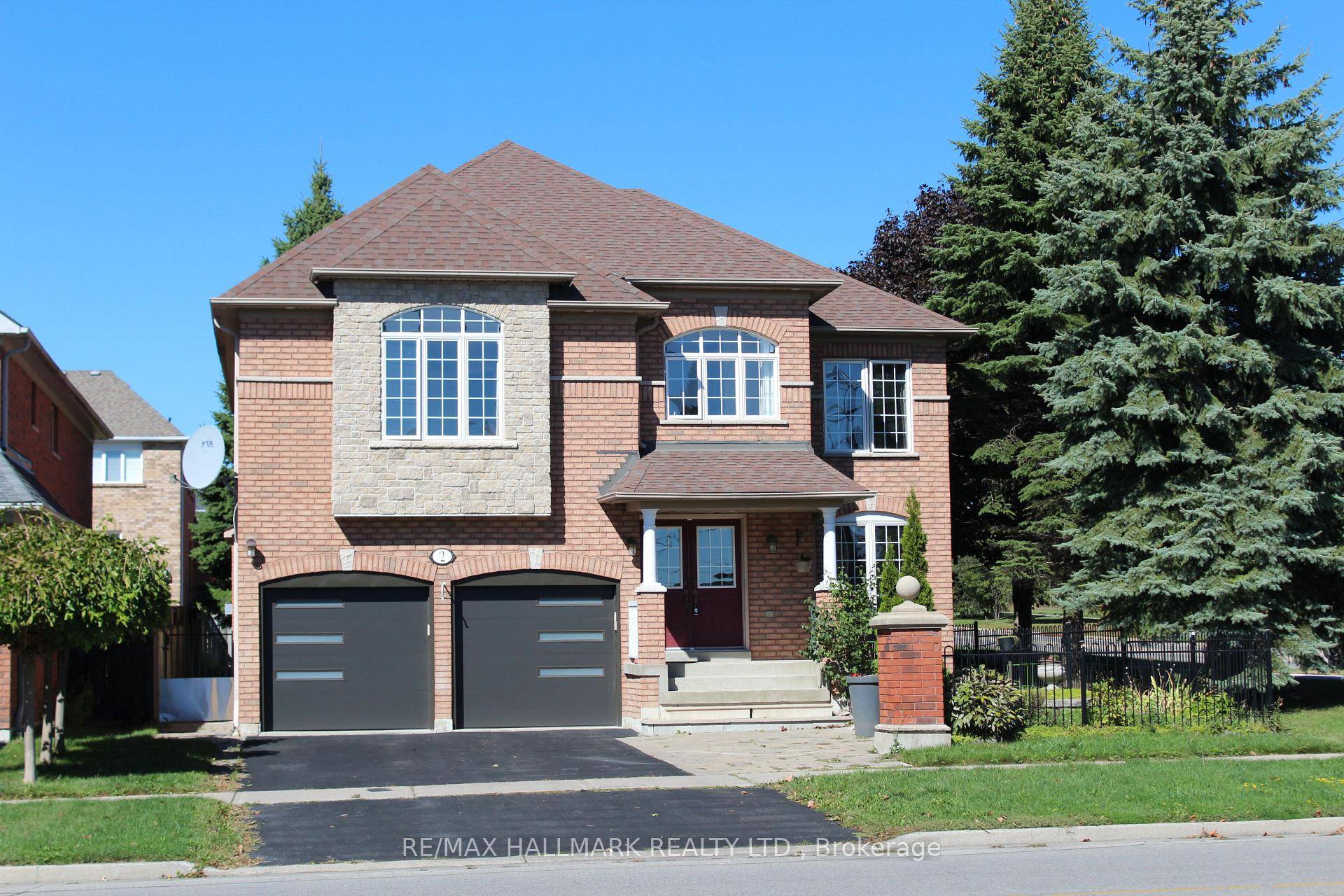 Prime Location in Williamsburg Whitby's Most Sought After Neighborhood !