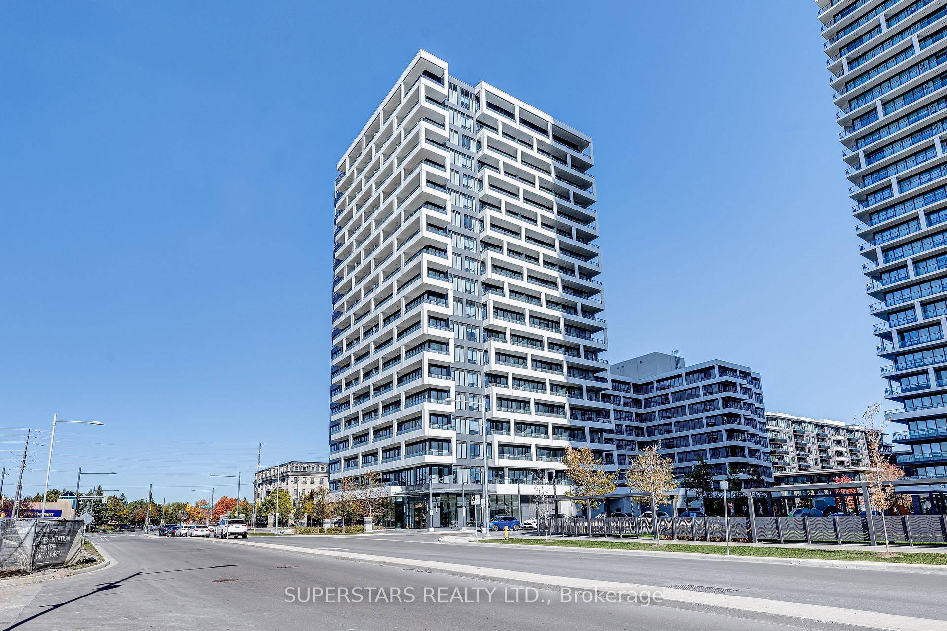 It's a showstopper ! Welcome to this rare 3 bedroom corner unit in Riverview Condos.