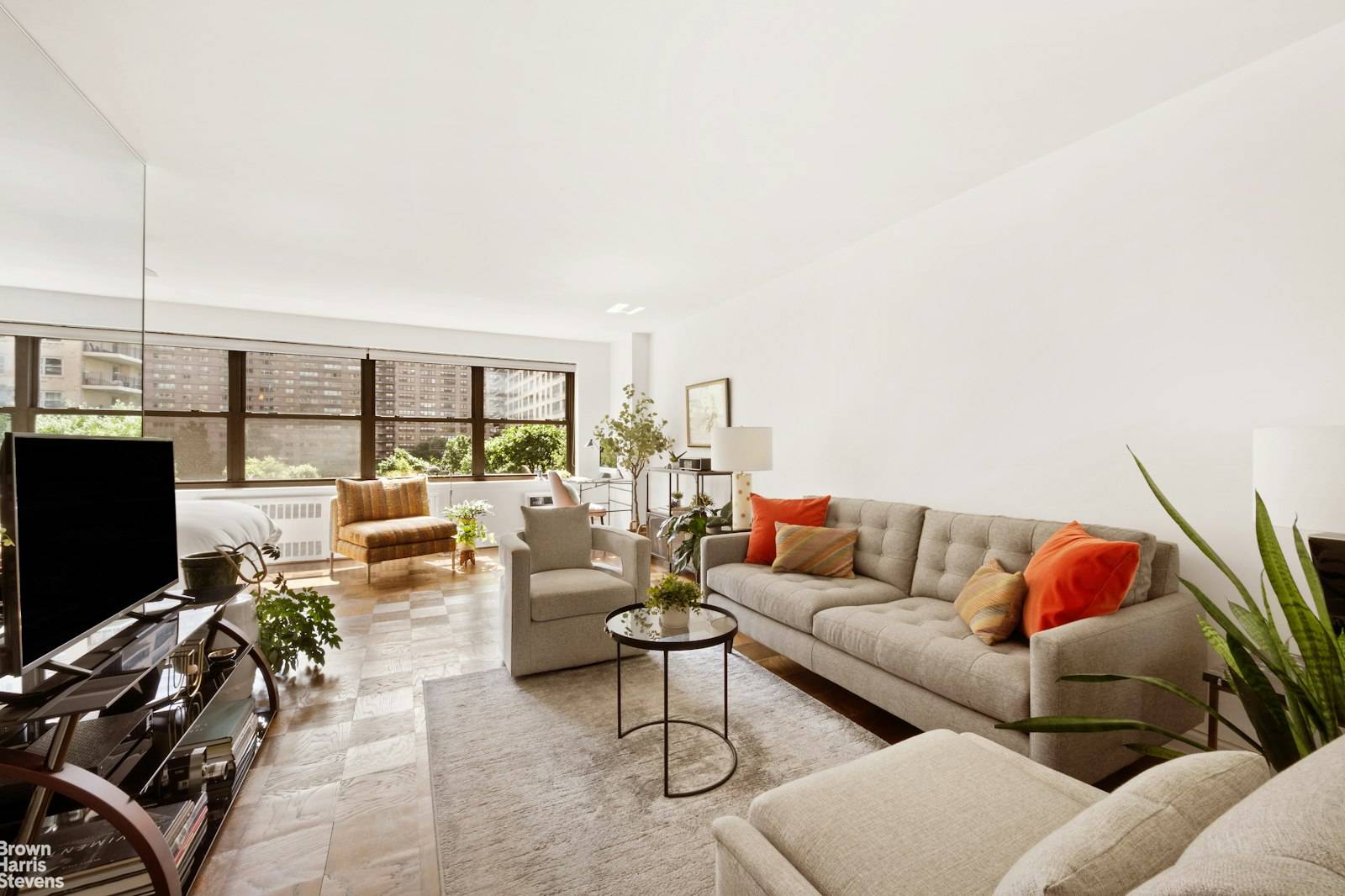 Spacious East Facing Alcove Studio with Tree Top Views This generously sized, sun drenched alcove studio is perched on the 6th floor of the highly sought after Lincoln Towers complex.