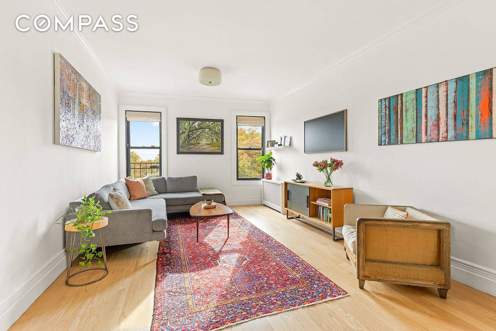 Top floor, mint condition four bedroom, two full bathroom corner unit with sweeping views of the Brooklyn Museum, Brooklyn Botanic Gardens and beyond.