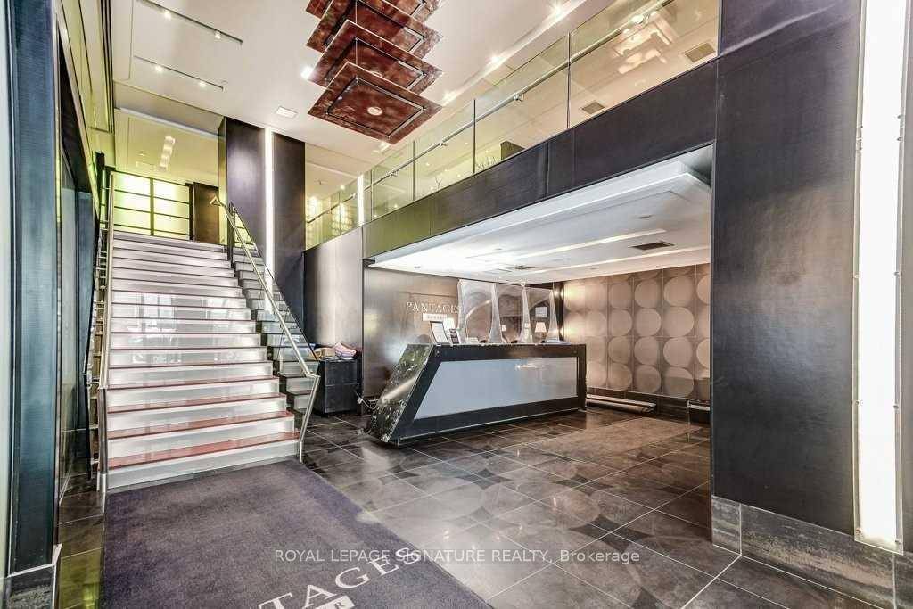Gorgeous Upgraded amp ; Modernized Penthouse W Panaramic Views From Every Principal Rooms Over 1200 Sq.
